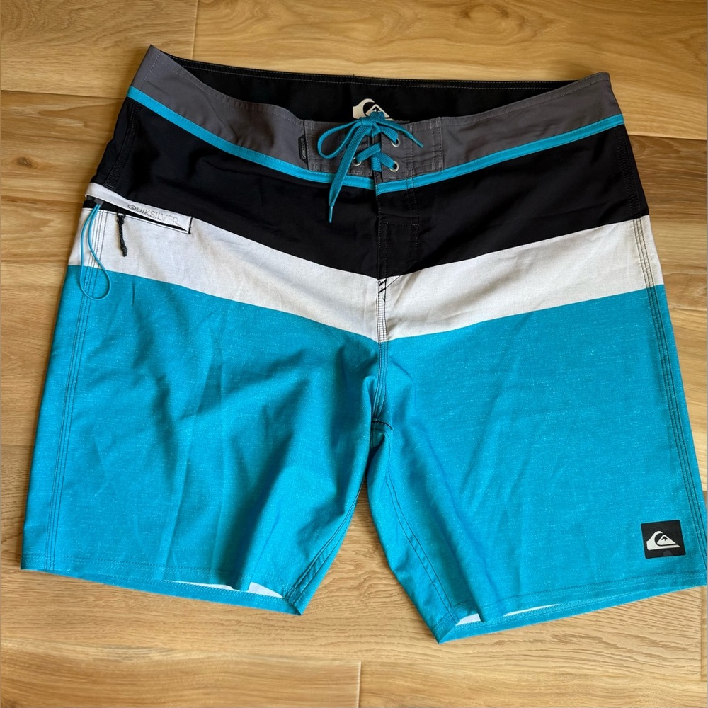 Quiksilver Men’s Boardshorts - Preowned - Size 38